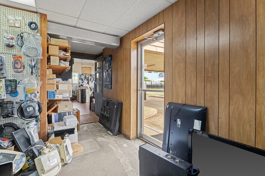 More Photos Of 1202 N Jefferson Ave, Mount Pleasant Specialty For Sale