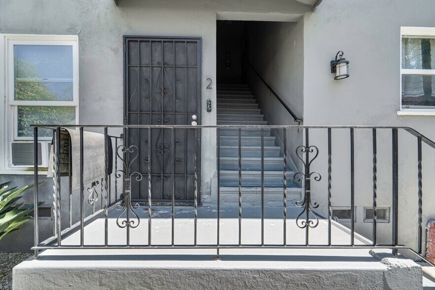 More Photos Of 6127 Romaine St, Los Angeles Apartments For Sale