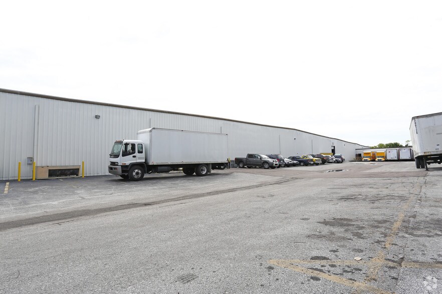 More Photos Of 12200 34th St N, Clearwater Warehouse For Lease
