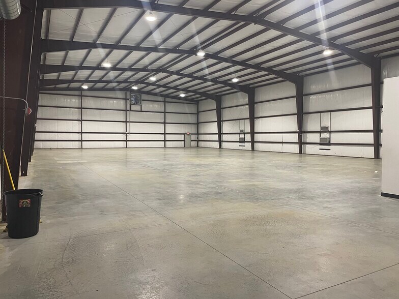 More Photos Of 2830 Industrial Plaza Dr, Tallahassee Industrial For Lease