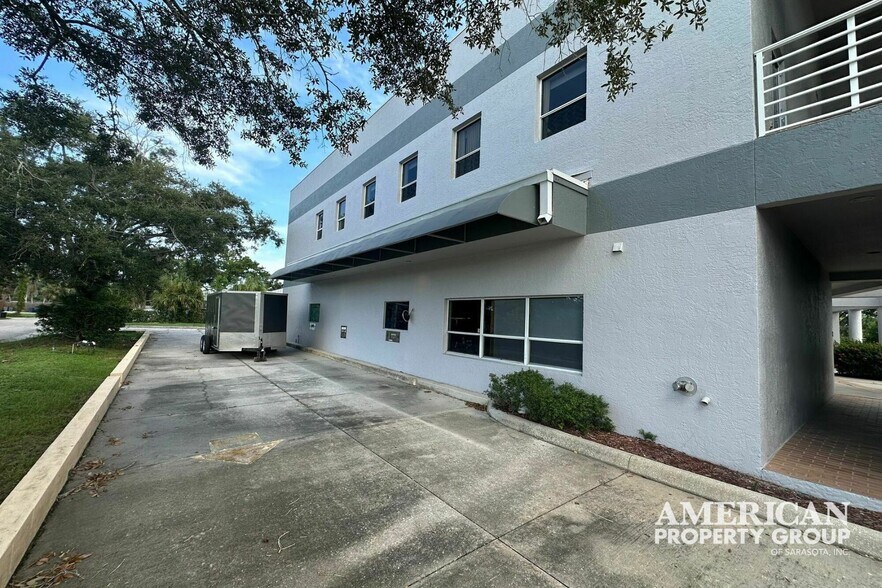 More Photos Of 8482-8490 S Tamiami Trl, Sarasota Office For Sale
