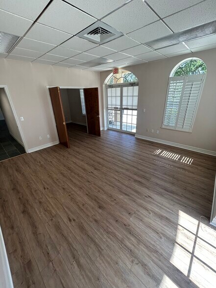 More Photos Of 4707 Enterprise Ave, Naples Loft Creative Space For Lease