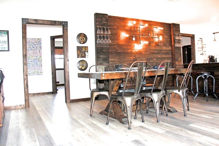 More Photos Of 98 Avenue A, Conroe General Retail For Lease