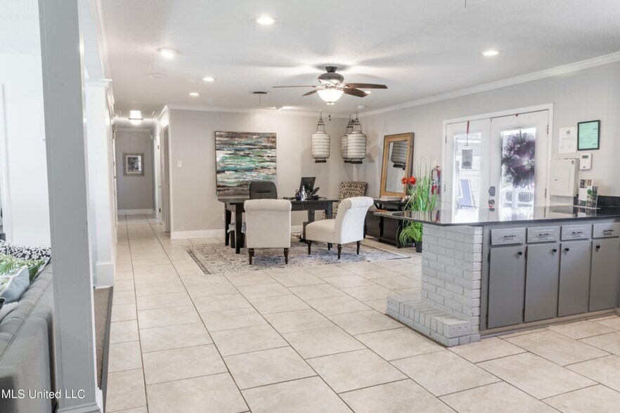 More Photos Of 1966 Popps Ferry Rd, Biloxi Office For Sale