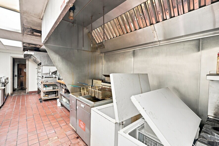 More Photos Of 1090 Rochester Rd, Troy Restaurant For Sale