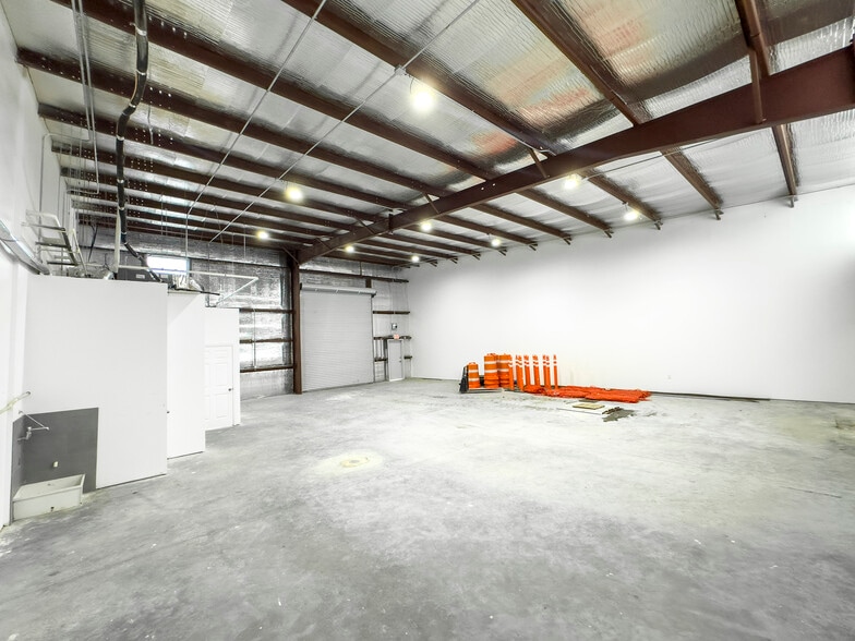 More Photos Of 9013 Pagewood Ln, Houston Warehouse For Sale