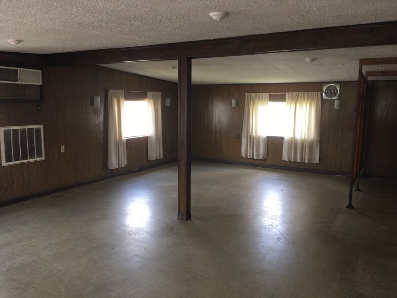 More Photos Of 4014 Mountville Rd, Jefferson Restaurant For Lease