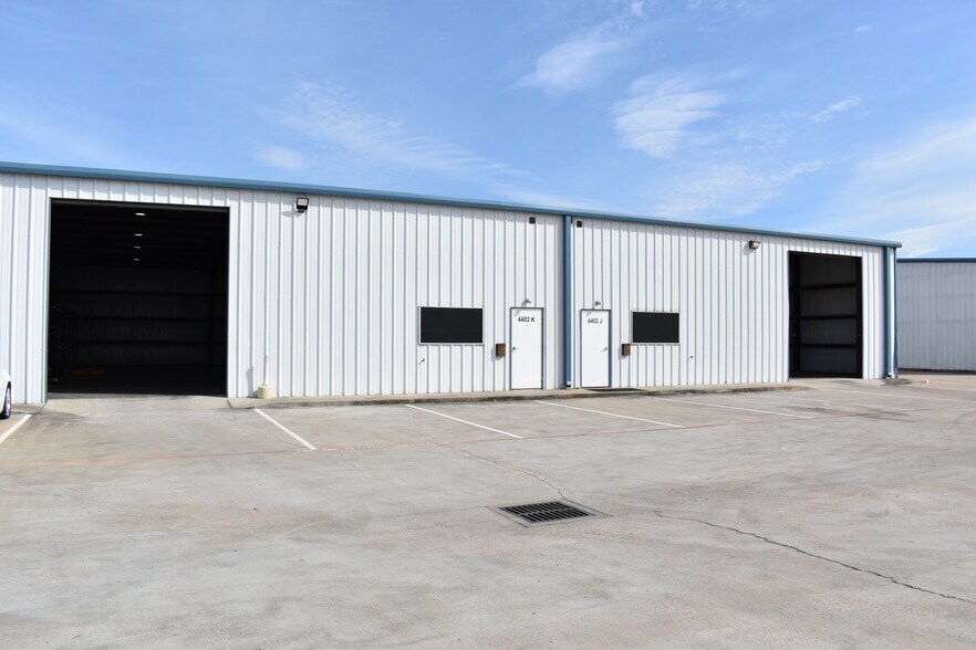 More Photos Of 4402 Rex Rd, Friendswood Unknown For Lease
