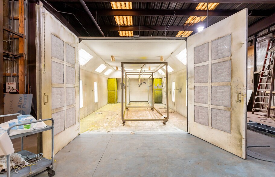 More Photos Of 1604 Northwestern Pky, Louisville Manufacturing For Sale