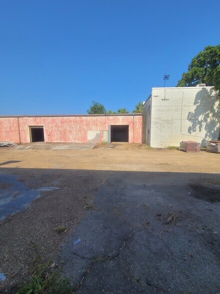 More Photos Of 200 Lameuse St, Biloxi Warehouse For Lease