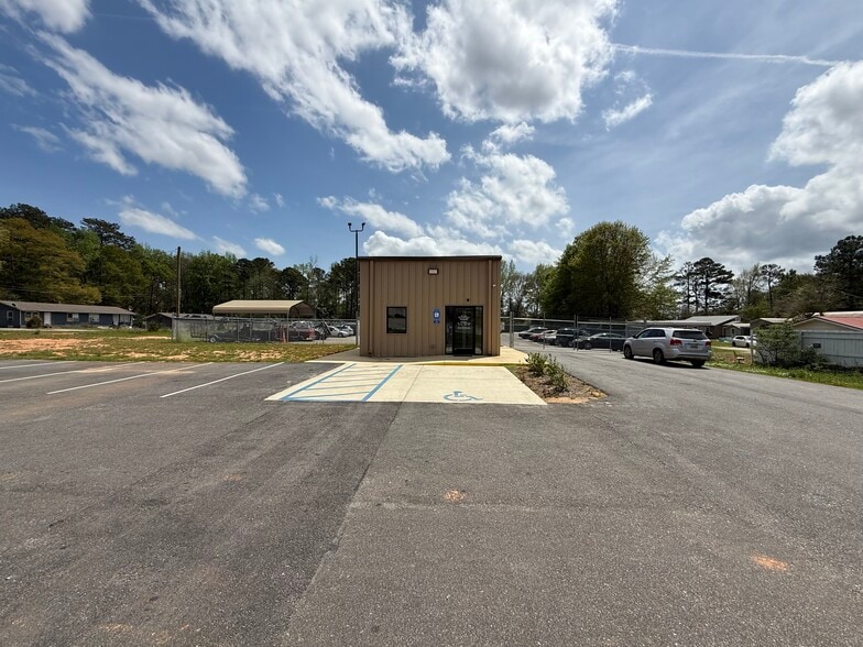 More Photos Of 1026 Country Club Dr, Auburn Parking Lot For Sale