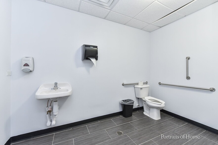 More Photos Of 1585 Beverly Ct, Aurora Warehouse For Sale