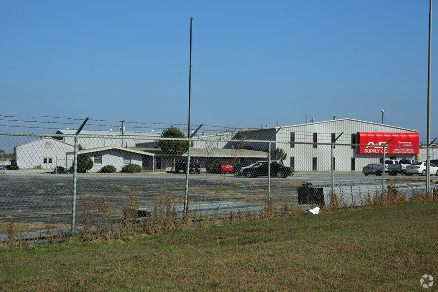 More Photos Of 12539 E Skelly Dr, Tulsa Manufacturing For Lease