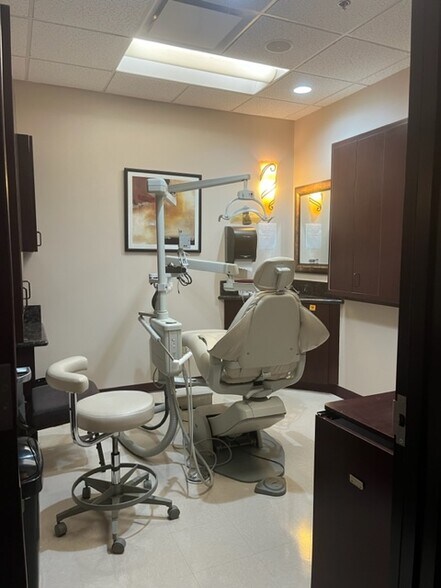 More Photos Of 1437 Highway 6, Sugar Land Medical For Lease