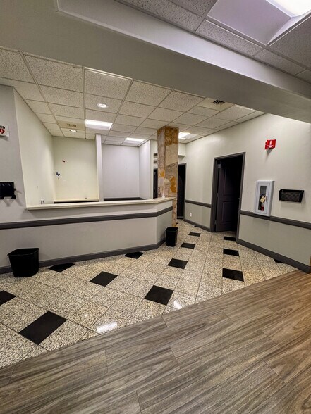 More Photos Of 4502 N Laurent St, Victoria Medical For Sale