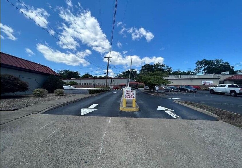 More Photos Of 125 Broadway Ave, Oak Ridge Office For Sale