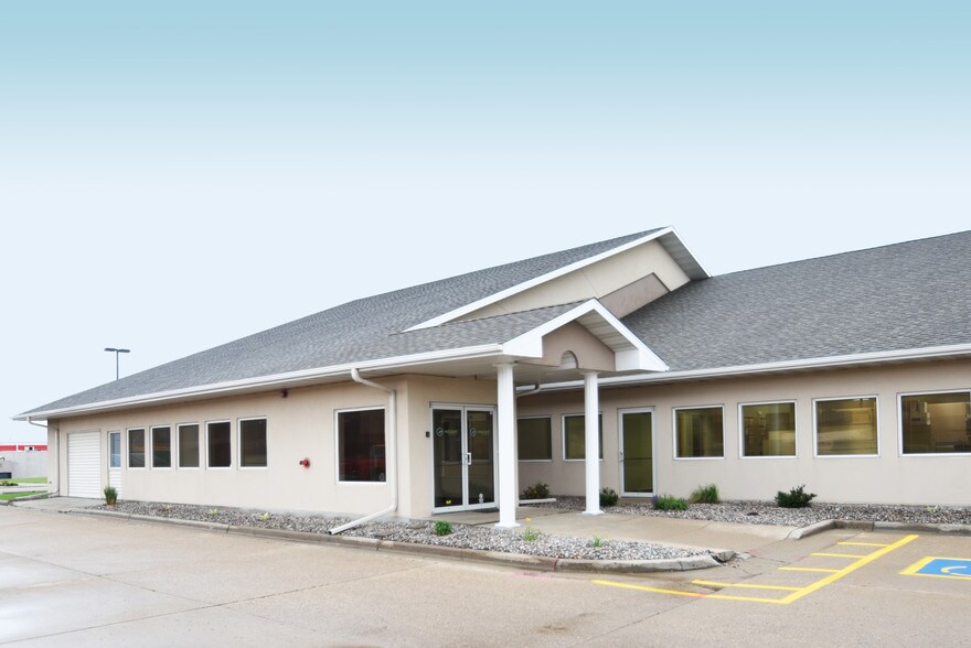 Primary Photo Of 1402 43rd St S, Fargo Office For Lease