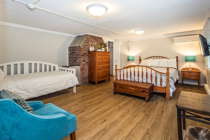 More Photos Of 78 Cream Hill Rd, Mendon Hospitality For Sale