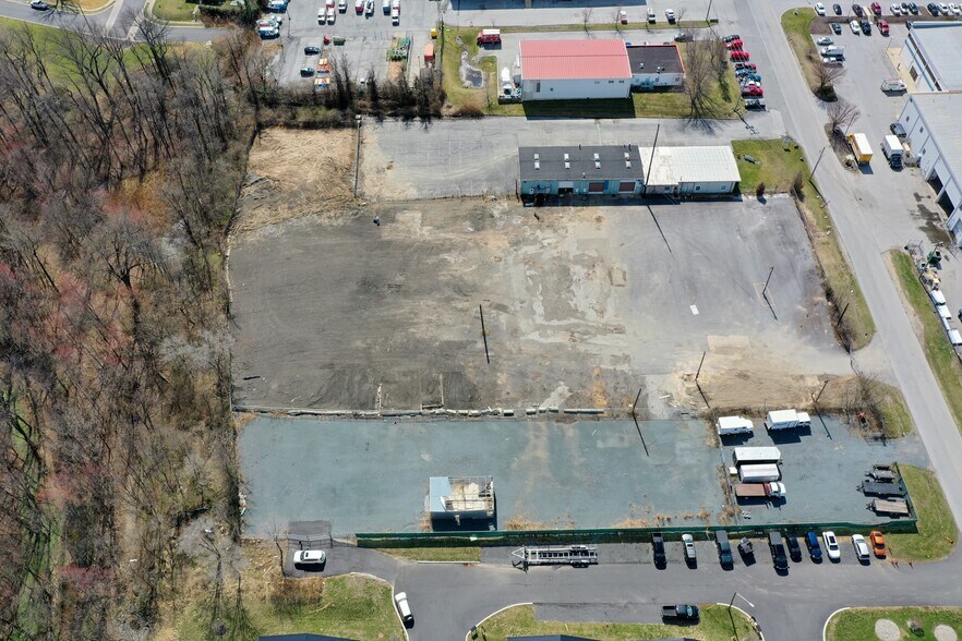 More Photos Of 9 Bellecor Dr, New Castle Warehouse For Lease