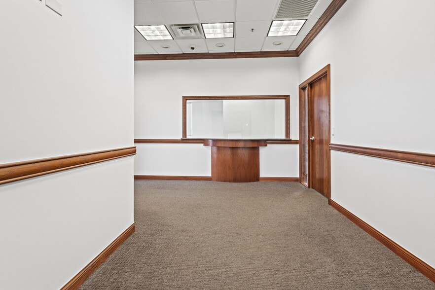 More Photos Of 9645 Lincoln-Way Ln, Frankfort Unknown For Lease