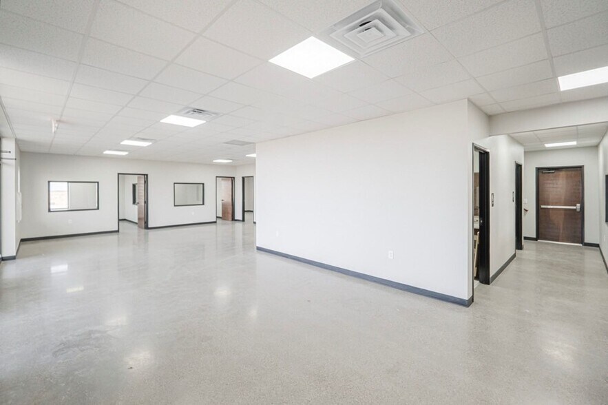 More Photos Of 5261 W Murphy St, Odessa Industrial For Lease