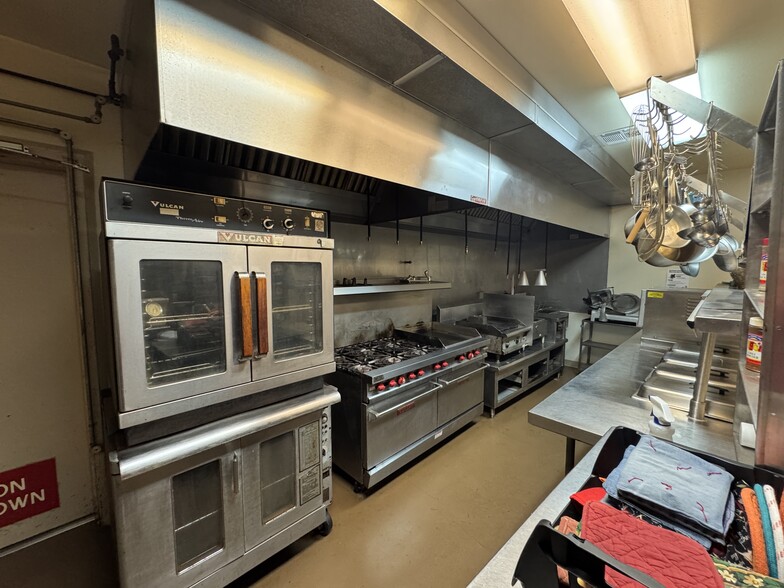 More Photos Of 2130 Country Club Rd, Palestine Golf Course Driving Range For Sale