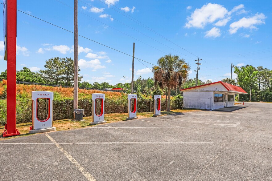 More Photos Of 500 Buff Blvd, Summerton General Retail For Sale