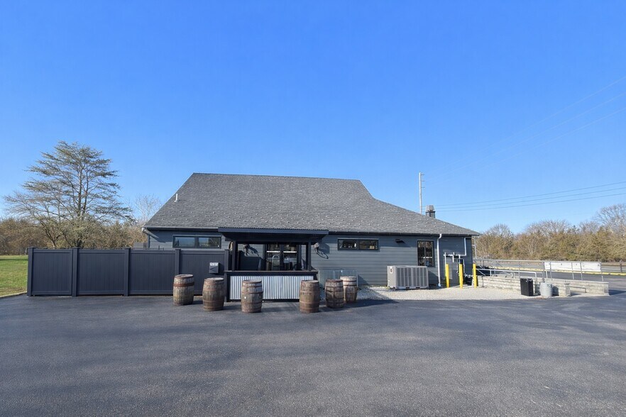 More Photos Of 9095 Sound Ave, Mattituck Restaurant For Sale