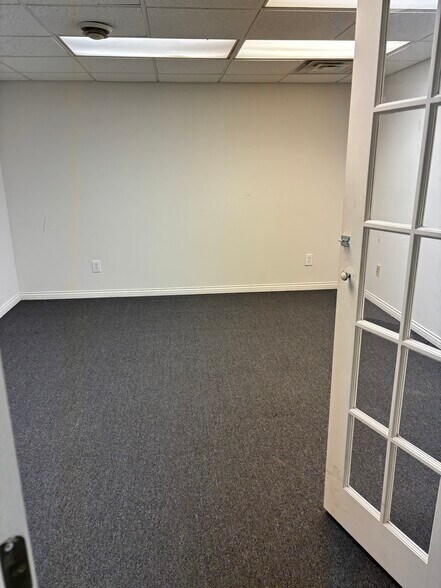 More Photos Of 532-533 Codell Dr, Lexington Warehouse For Lease