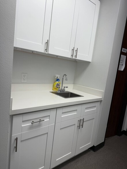 More Photos Of 16203 Park Row, Houston Light Distribution For Lease