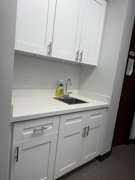 More Photos Of 16203 Park Row, Houston Light Distribution For Lease