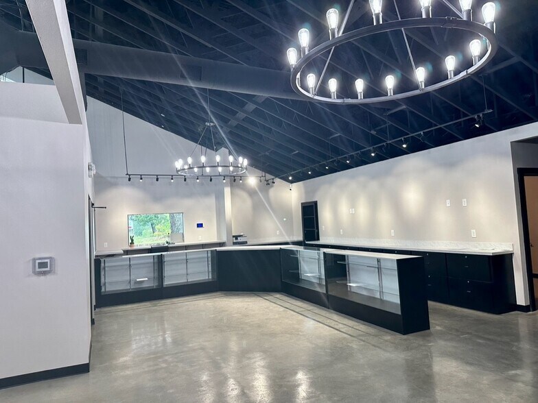 More Photos Of 11106 Rogers Rd, Thackerville Office For Lease