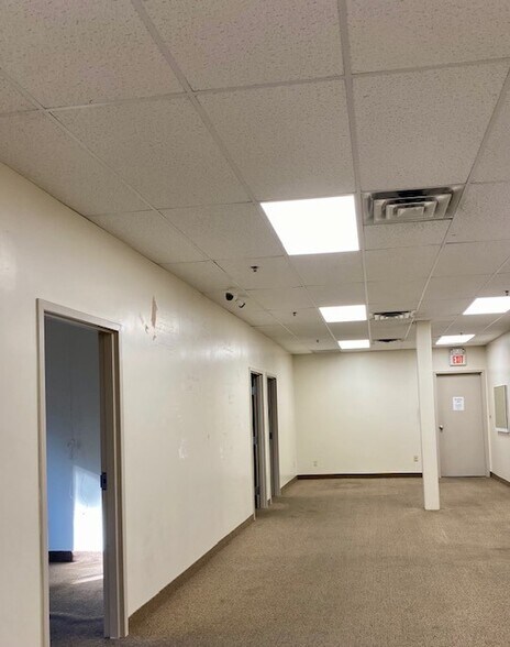 More Photos Of 190 Veterans Dr, Northvale Distribution For Sale