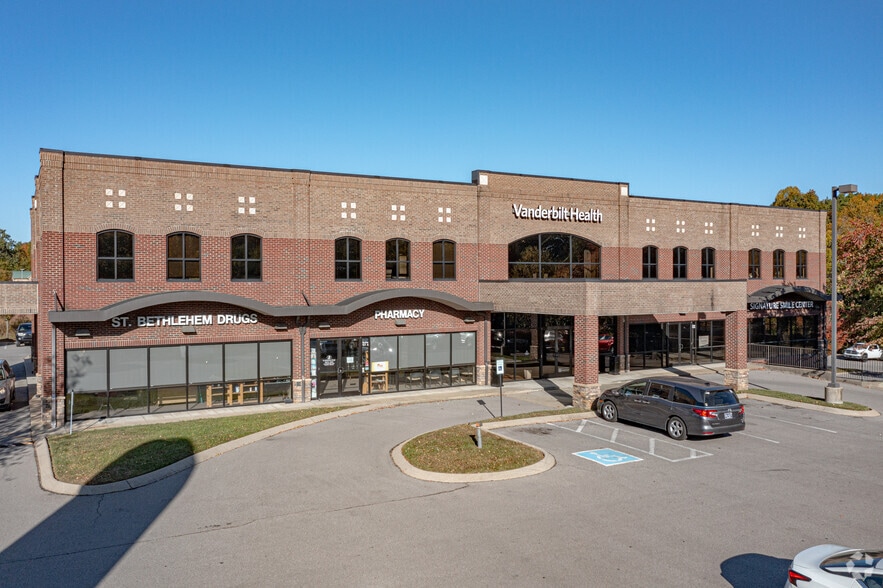 Primary Photo Of 800 Weatherly Dr, Clarksville Medical For Lease