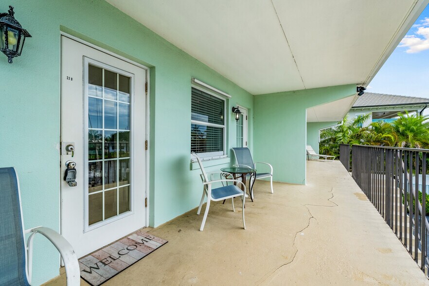 More Photos Of 23 Royal Palm Pointe, Vero Beach Restaurant For Sale