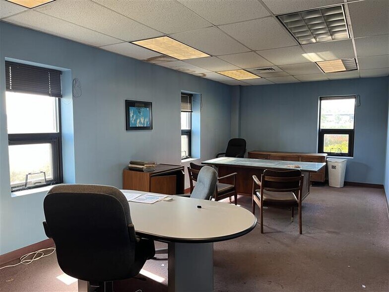 More Photos Of 75 Ransier Dr, Buffalo Truck Terminal For Sale