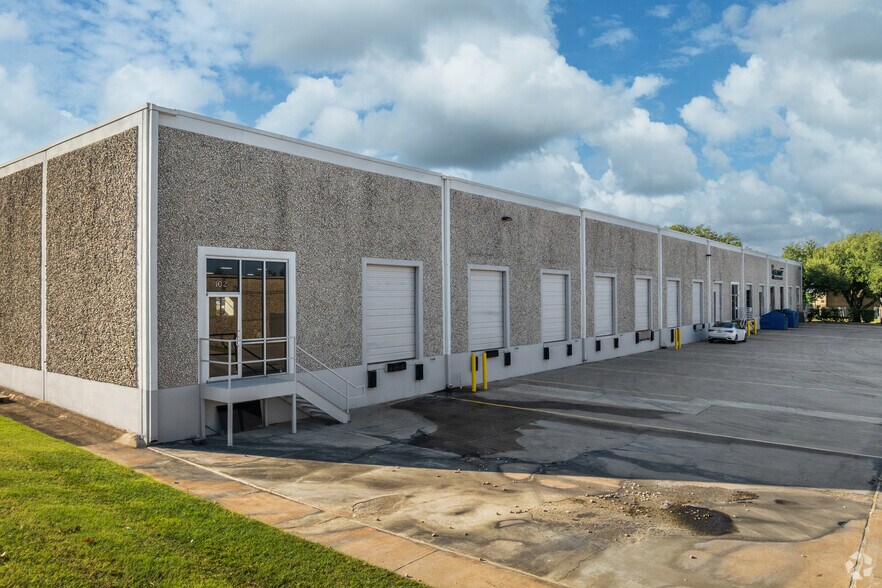 More Photos Of 3206 Industrial Ter, Austin Unknown For Lease