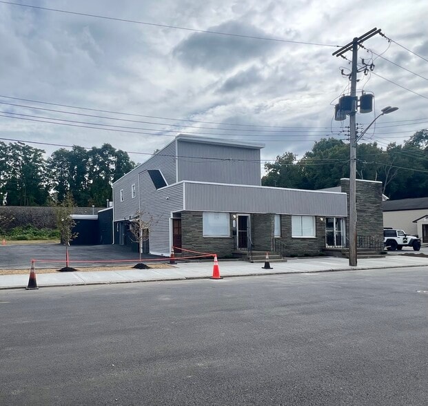 Primary Photo Of 1332 Lower Broadway, Schenectady Restaurant For Lease