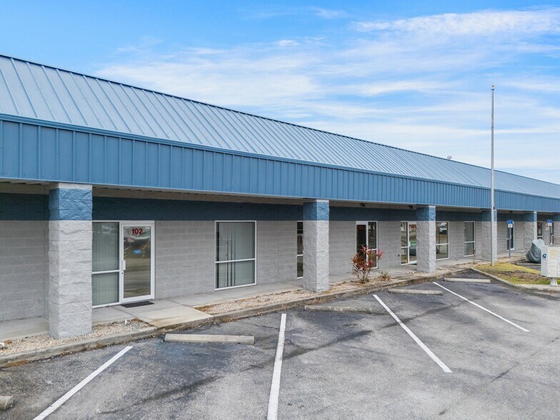 More Photos Of 1882 Porter Lake Dr, Sarasota Light Manufacturing For Lease