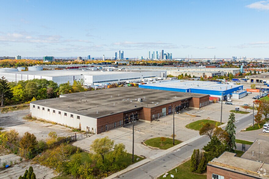 More Photos Of 400 Flint Rd, Toronto Warehouse For Lease