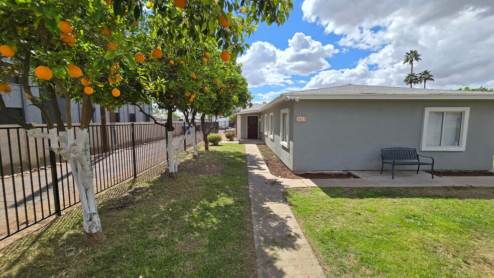 More Photos Of 2423 W Campbell Ave, Phoenix Warehouse For Lease