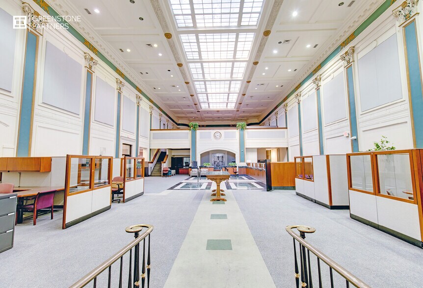 More Photos Of 104 N Oak Park Ave, Oak Park Office For Sale