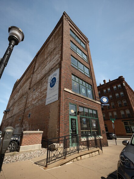 More Photos Of 100 Main St, Dubuque Flex For Sale