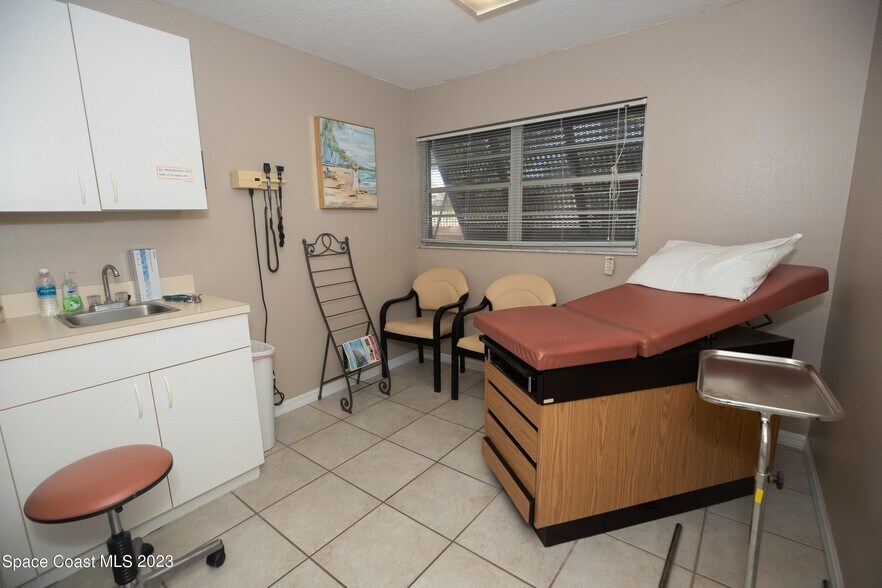 More Photos Of 4030 Minton Rd, Melbourne Office For Sale