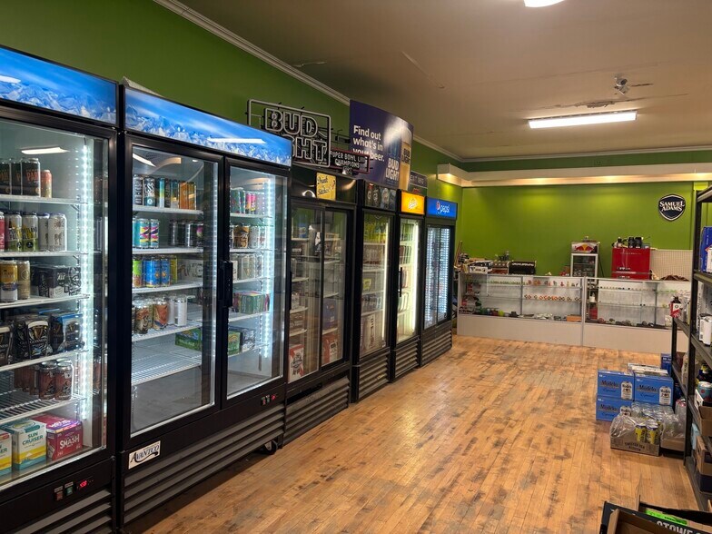 More Photos Of 152 Main st, Stratton General Retail For Sale