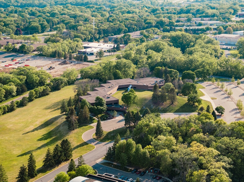 More Photos Of 14615 Lone Oak Rd, Eden Prairie Office For Sale