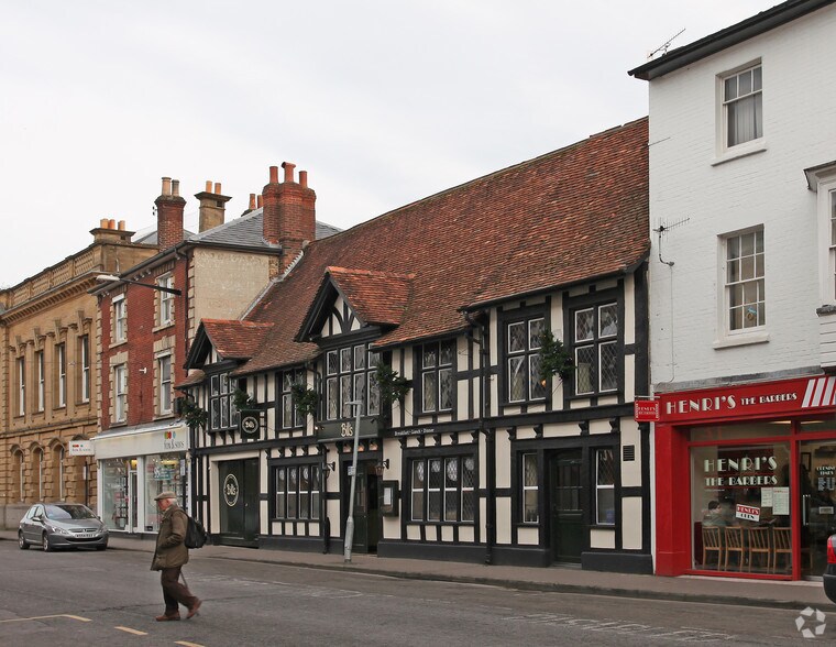 More Photos Of 36 Blue Boar Row, Salisbury Bar For Lease