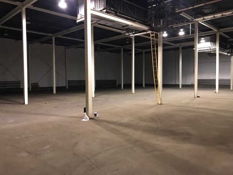 More Photos Of 2000 N Elm St, Muncie Warehouse For Sale