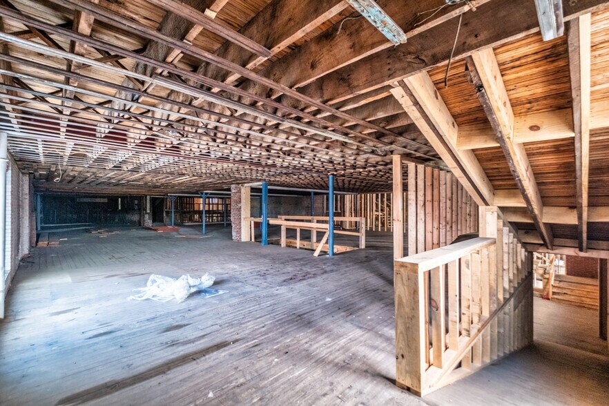 More Photos Of 177-179 N Main St, Russellville Storefront For Lease