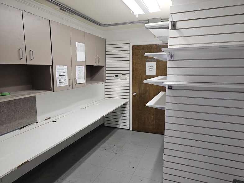 More Photos Of 402 W Boughton Rd, Bolingbrook Medical For Lease